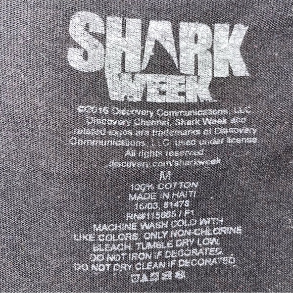 Lot of 3 EUC & VGUC Kids Tshirts: Shark Week, Minecraft Periodic Table, Canada - Picture 8 of 14